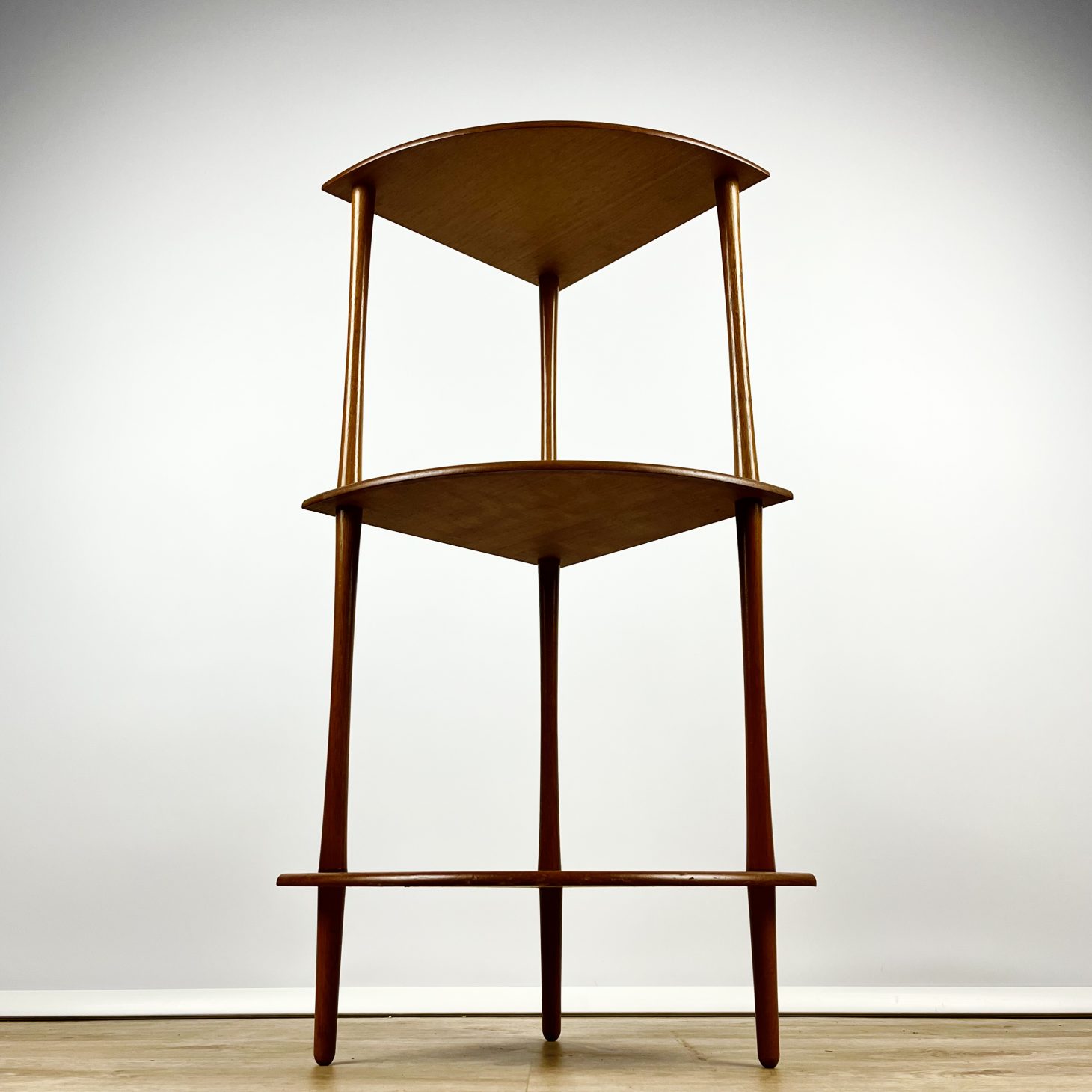 Small Elegant Freestanding Shelving Unit, 1960s