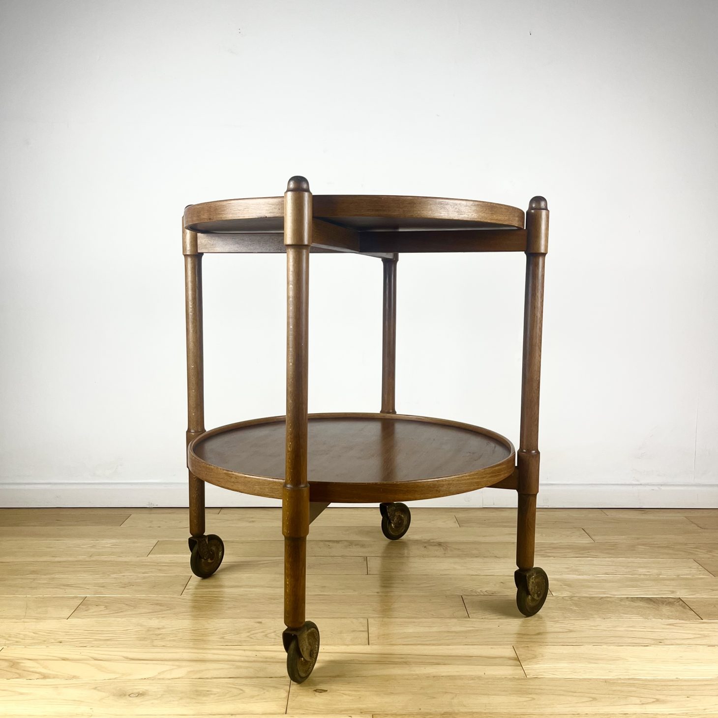 Beautiful 2-tier English Drinks Trolley, Oak and Mahogany